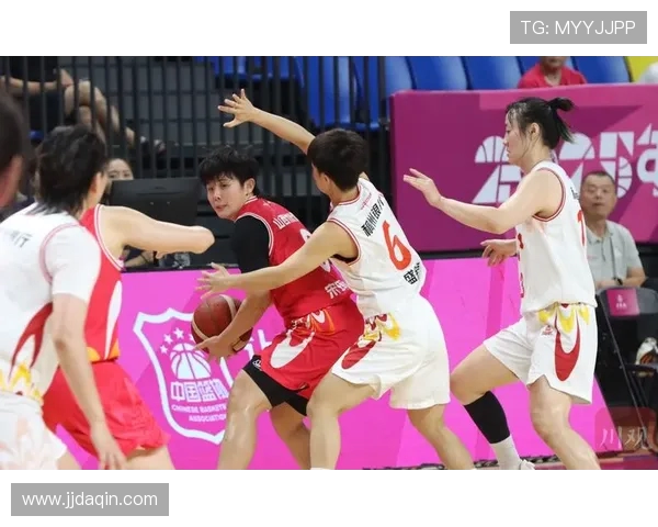 篮球赛场上的巅峰对决:从技术流到策略布局深度解析球员如何在高强度对抗中脱颖而出 篮球赛场上的巅峰对决:从技术流到策略布局深度解析球员如何在高强度对抗中脱颖而出